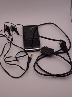 Samsung YP-Q2 8GB Black Digital Media MP3 Player FM Radio Voice Recorder